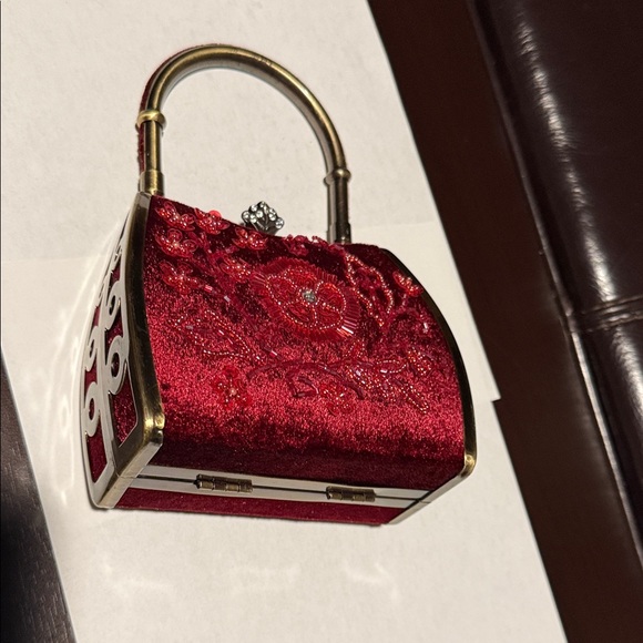 Ermo Handbags - Chic Red Embroidered Clutch